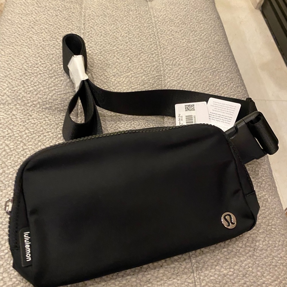BRAND NEW LULU LEMON EVERYWHERE BAG